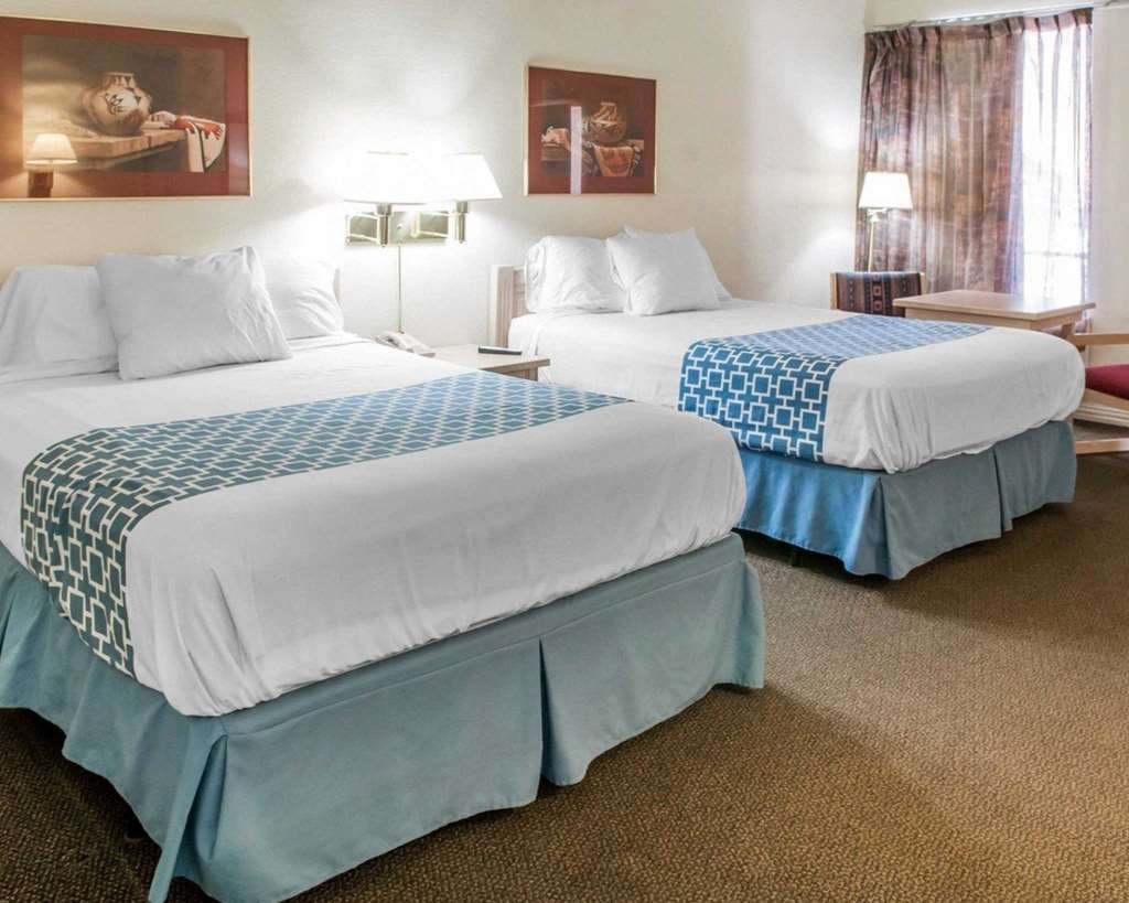 Rodeway Inn Whites City Room photo